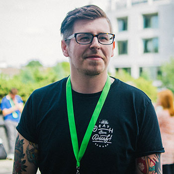 ?php echo article_custom_field('guest-name', 'Need a guests name!'); ?